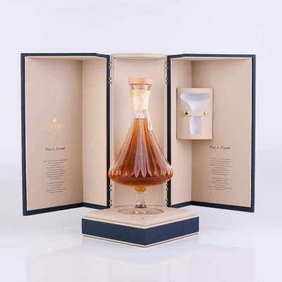Hardy Noces de Diamant Crystal Decanter 40% 0,75 l (dárkové balení kazeta)
