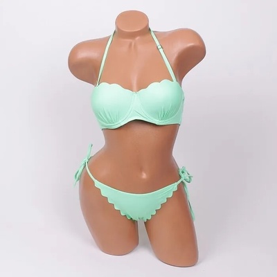 Ефектен дамски бански в ментов цвят - чашка b