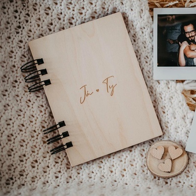 Dědova dílna Mini fotoalbum Já a ty A6 na výšku Počet a barva papírů: Černé - 15 listů