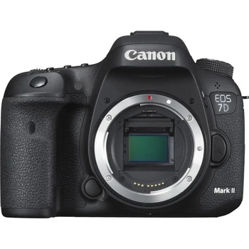 Canon EOS 7D Mark II + 18-135mm IS USM