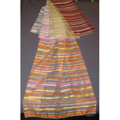 Stoeckel záclona metráž 40115 Stripy sire 135 cm 030 jemne bezovy, zeleny, ruzovy pasek (22,90+22,80 m)
