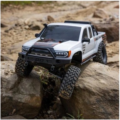 Axial SCX10 III Base Camp 4WD 1: 10 RTR бял