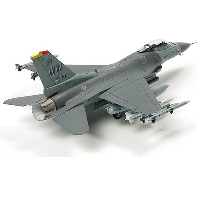 Tamiya F-16CJ Fighting Falcon w/FULL EQUIPMENT 1:72