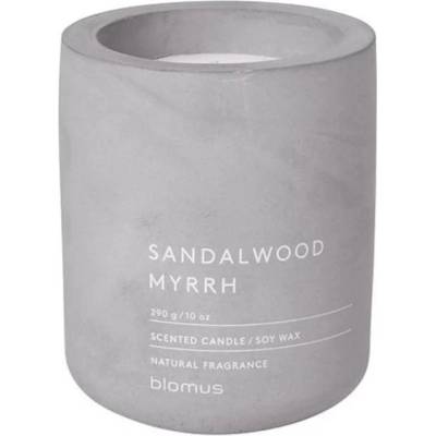 Blomus (Германия) Ароматна свещ BLOMUS FRAGA с аромат Sandalwood Myrrh - Ø9 х 11 см - цвят светлосив (BLOMUS 65657)