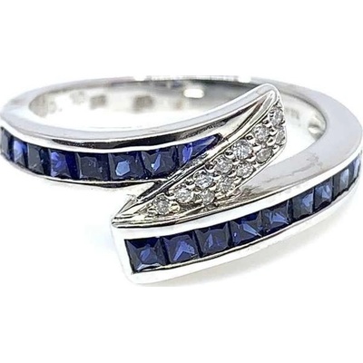Diante Zlatý prsten s brilianty a safírem AAK1320S