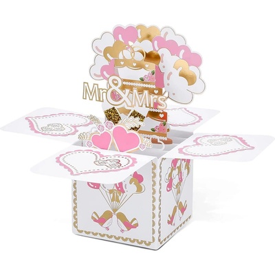 Изскачаща 3d поздравителна сватбена картичка със сърца