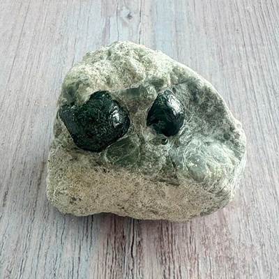 Nefertitis Obsidián Apačská slza v matrixu USA 9 NF58008 - cca 1,8 cm, 154 g