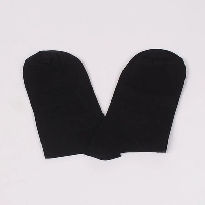 Мъжки чорапи в черно с къс конч