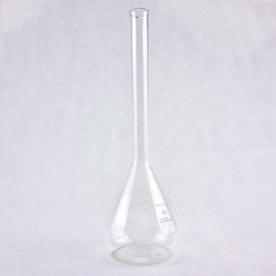 Baňka odměrná s vyhnutým okrajem, bez zátky, tř. A. 250 ml, střední opotřebení