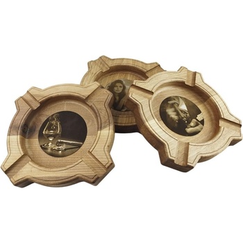 Стилен дървен пепелник за пури с гравирана метална плочка (6982)