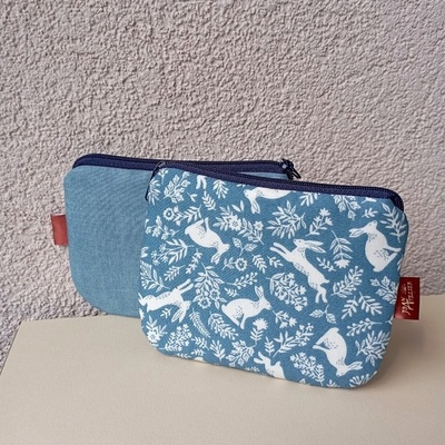 Joan Atelier taštička mini Mína modrobílý zajíc