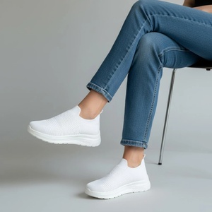  Спортни маратонки W138702 White
