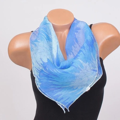 Свежо дамско фишу с десен в сини нюанси