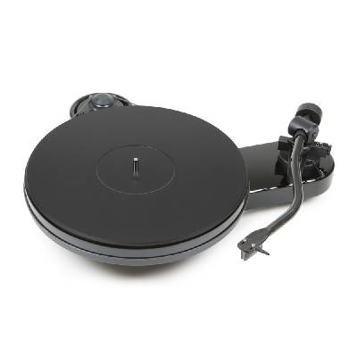 Грамофон Pro-Ject Audio Systems RPM 3 Carbon, 2M Silver доза, 10" рамо, ремъчно задвижване, 33/45 оборота в минута, черен