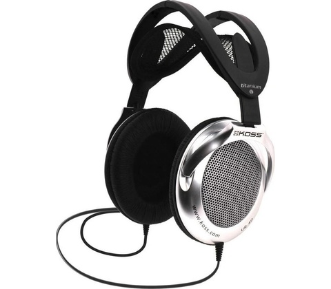 Koss UR40