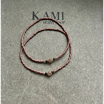 K.amiwithlove Náramek z japonských rokajlů se zlaceným zdobným korálkem Ag925