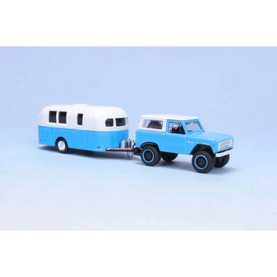 Bronco Maisto Design Tow+Go 1966 Ford & Camper Trailer 1:64