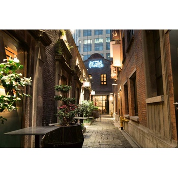 DIMEX ART s. r. o Флизелинов фототапет тясна улица в шанхай 375 x 250 см