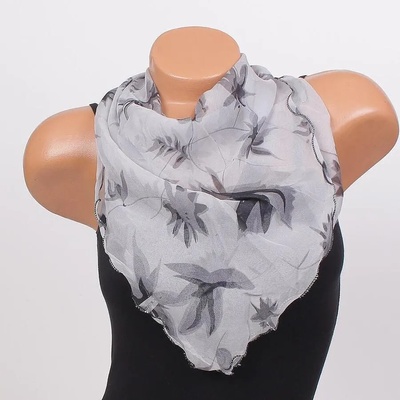 Нежно фишу в сиво с флорални мотиви