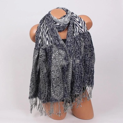 Красив шал в тъмносиньо и бяло с ламе и орнаменти