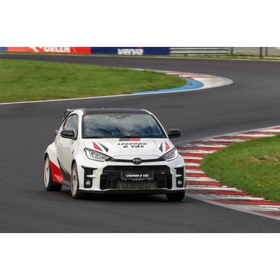 Toyota Yaris GR na okruhu, 1 osoba, 2 kola