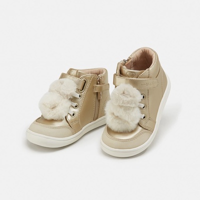 Mayoral Боти с помпони за бебе момиче Майорал в златисто