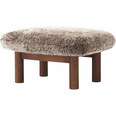 Audo Copenhagen Ottoman Brasilia, Sheepskin sahara/dark stained oak
