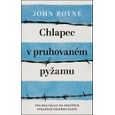 Chlapec v pruhovaném pyžamu