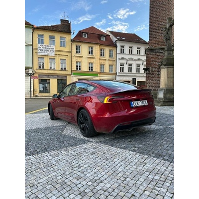 Řidič v Tesle: 20 min. 1699Kč Královéhradecký kraj