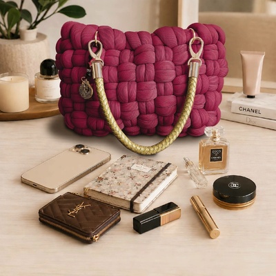 Ručně pletená designová kabelka MALISO Berry Red