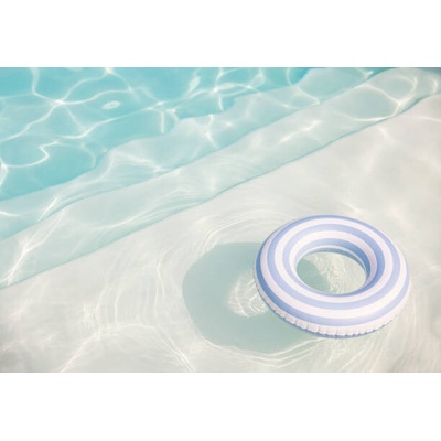 Plakát, Obraz - Inflatable ring in a swimming pool, mrs, 40 × 26.7 cm