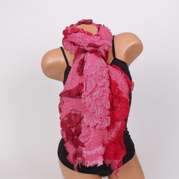 Image 1 of Зимен шал в розово с ефектни цветя