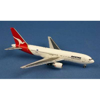 AeroClassic B767-200 Qantas Airways 1990s Colors Named City of Cairns 1:400