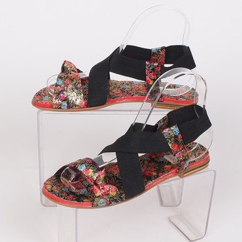 Сандали в черно и червено с цветчета