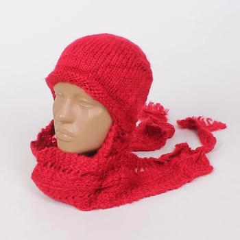 Плетен шал с шапка в малиново червено