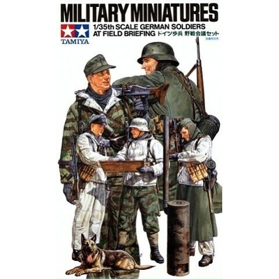 Tamiya German Soldiers At Field Briefing 1:35