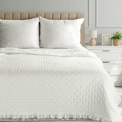 Takoy Krémový přehoz 220x240 cm, lemovaný volánem, prošívaný technikou hot press LIBI 3 Eurofirany Classic-HF-470308 | 220 x 240 cm