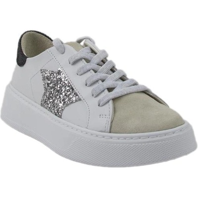 Български обувки Бели дамски маратонки ниски със сребриста звезда 310white