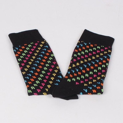 Мъжки памучни чорапи в черно с цветни букви