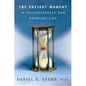 Present Moment in Psychotherapy and Everyday Life (ISBN: 9780393704297)