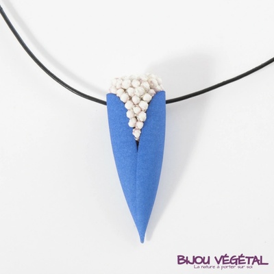 Živé šperky - Náhrdelník Tulipán modrý s trvalými bílými květy