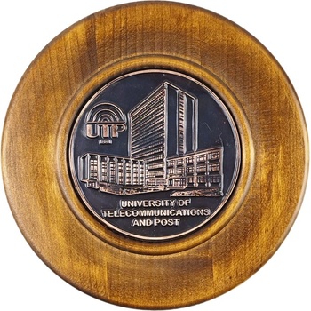 ДЪРВЕНА ЧИНИЯ С МЕДНА ПЛАСТИКА ПО ЖЕЛАНИЕ НА КЛИЕНТА