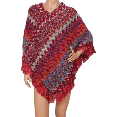 Червено плетено пончо с орнаменти и ресни