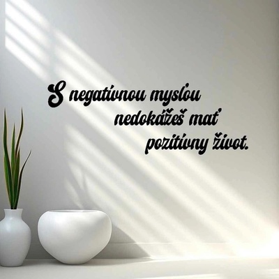 Drevený nápis na stenu - S negatívnou mysľou nedokážeš mať pozitívny život.
