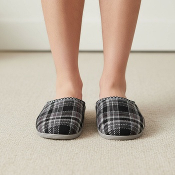 Мъжки карирани пантофи в черно и сиво