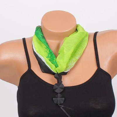 Фишу-колие в зелено, черно и бяло с висулки