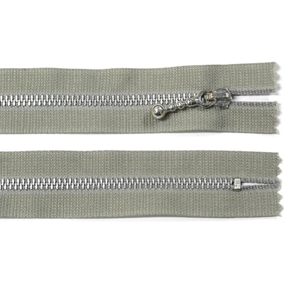 Kovový zip no.3 nerozepínací 20cm šedý (stříbrné zoubky) ozdobný jezdec