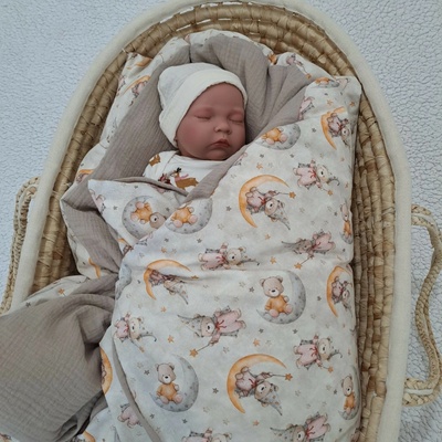 Pro útulný domov Péřová zavinovačka blue mušelín Méďové na Měsíci