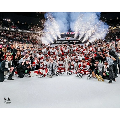 Fanatics Authentic Plakát Carolina Hurricanes NHL 2026 Stanley Cup Champions Team Celebration
