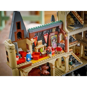 Image 1 of LEGO® Harry Potter™ - Hogwarts Castle: The Main Tower (76454)
